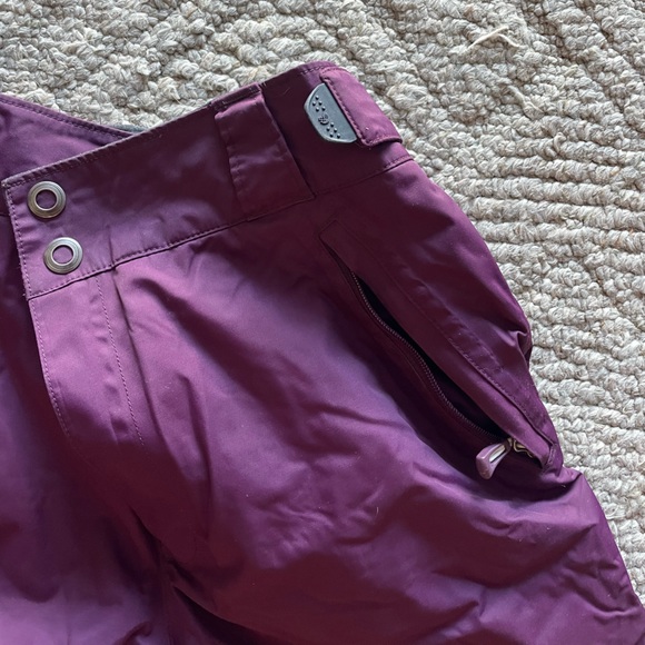 SOLD Mountain Hardwear Snowpants - Picture 3 of 4